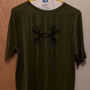 Under armour large t shirt